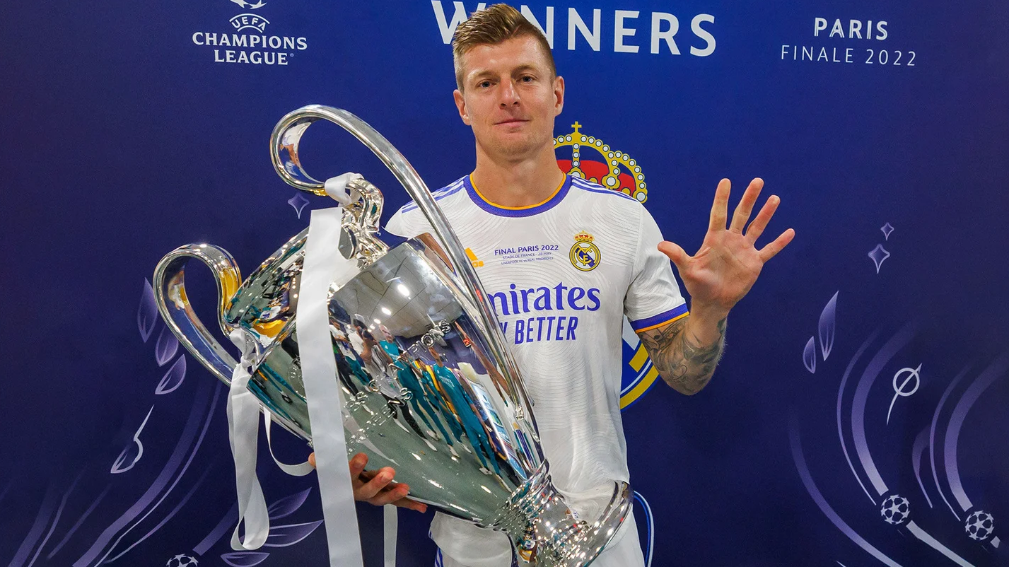Kroos posa con la  Champions  conquistada en 2022