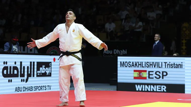 Tristani Mosakhlishvili, tras ganar el combate que le daba el bronce.