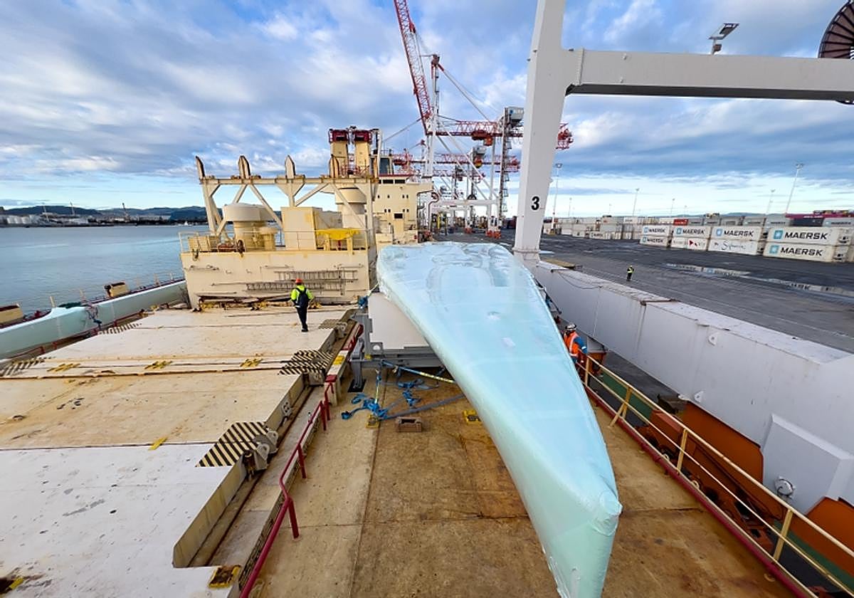 El AC75 «Taihoro» ya ha partido hacia Barcelona, donde llegará a finales de junio