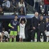 Toni Kroos, en el banquillo del Bernabéu durante la remontada del Real Madrid ante el Bayern de Navas