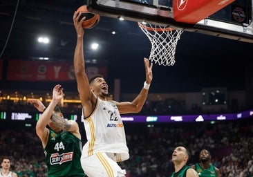 Edy Tavares, durante la final de la Euroliga entre Real Madrid y Panathinaikos