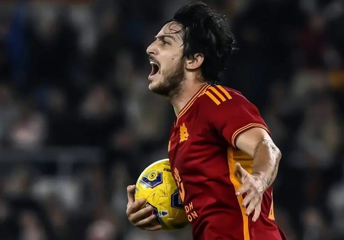 Azmoun celebra un gol con la Roma