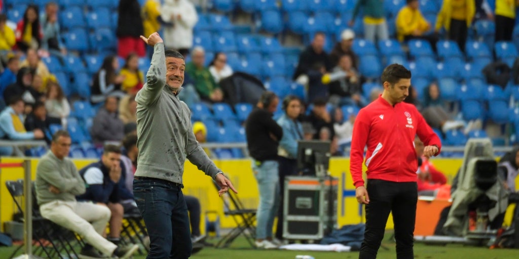 El Sevilla da el paso definitivo con García Pimienta