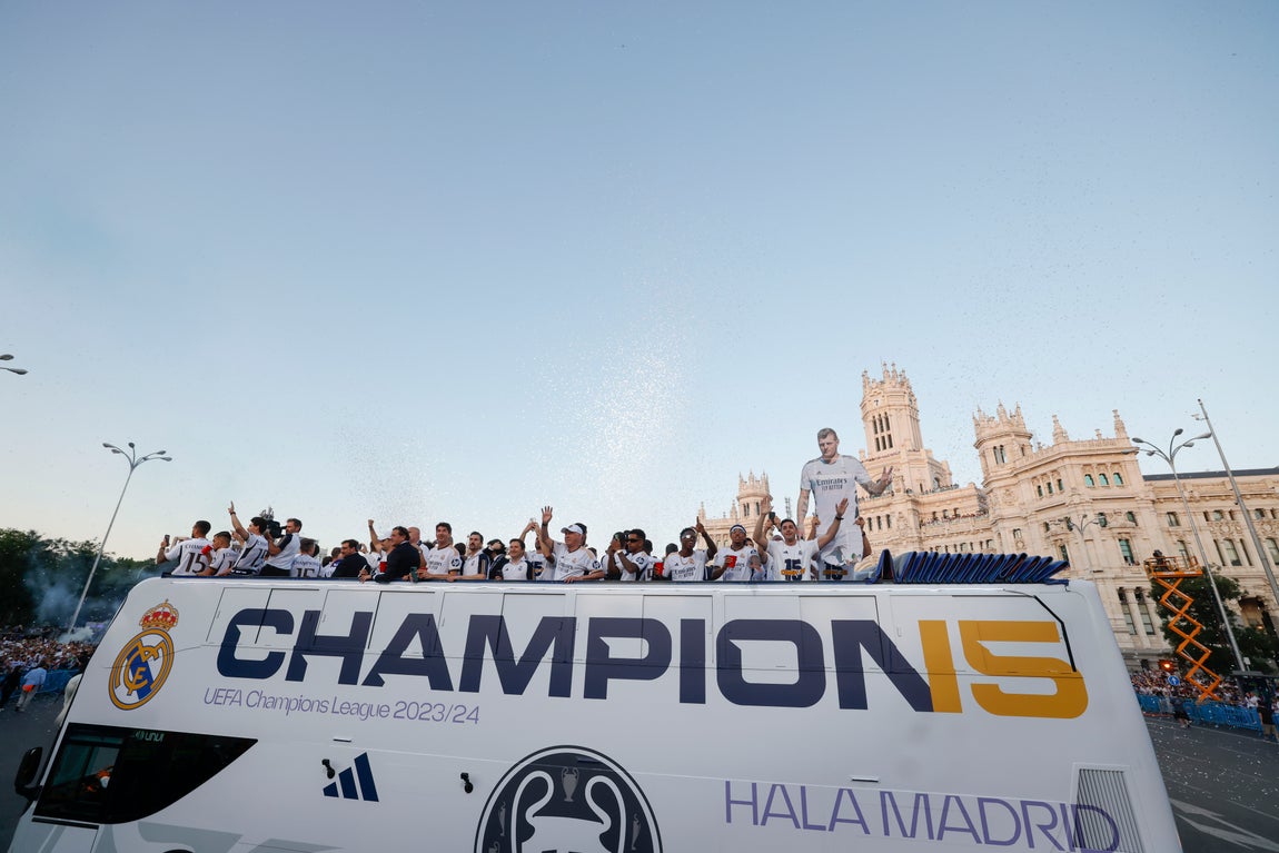 El equipo llegando a Cibeles