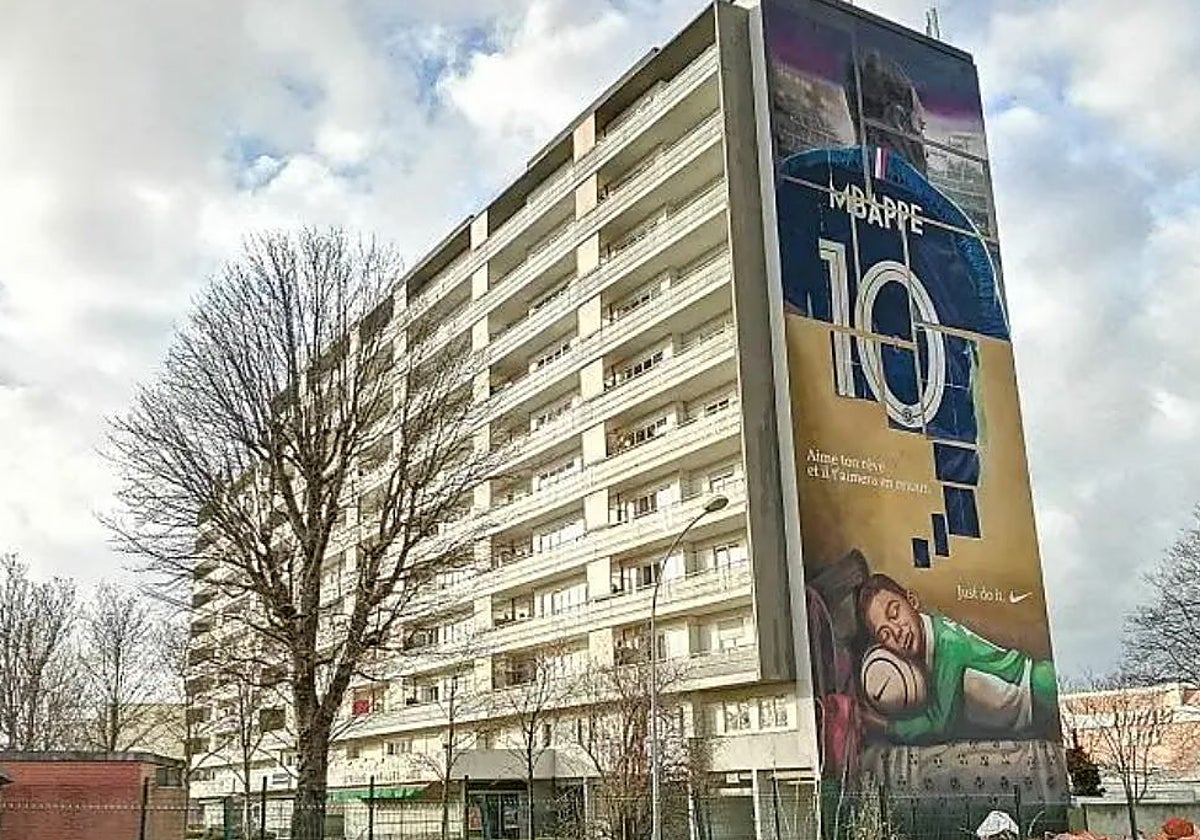 Un mural dedicado a Mbappé en la capital gala