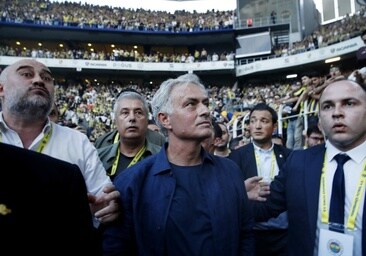 José Mourinho en su presentación como entrenador del Fenerbahçe