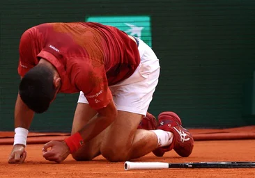 Djokovic se retira de Roland Garros y cede el número 1