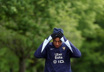 Kylian Mbappé, en un entrenamiento con la selección francesa