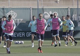 Guido Rodríguez y Miranda han pedido sueldos que el Betis no va a asumir