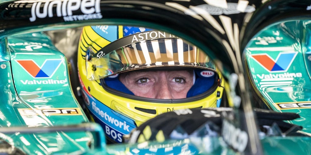 Russell consigue la pole y Verstappen resiste la adversidad