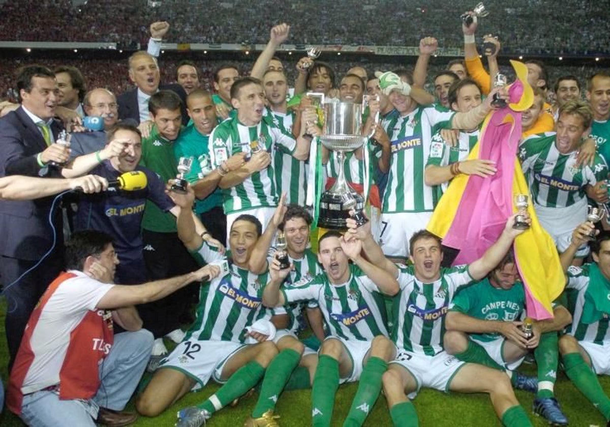 El Real Betis celebrando el título de Copa del Rey en 2005