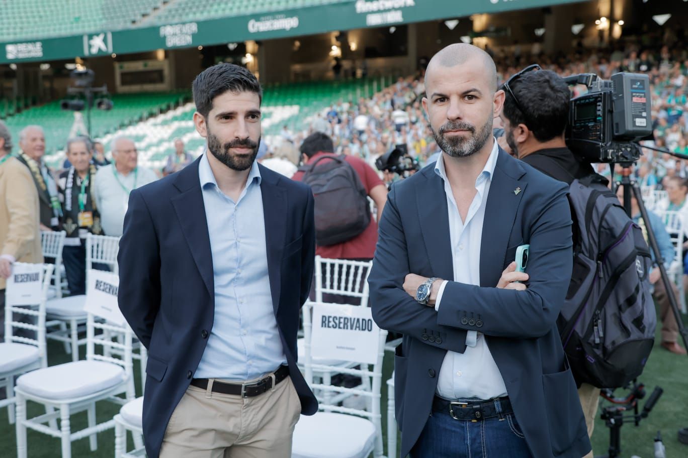 Los socios más antiguos del Betis se reúnen en el Benito Villamarín en el acto 'Siempre Verdiblancos'