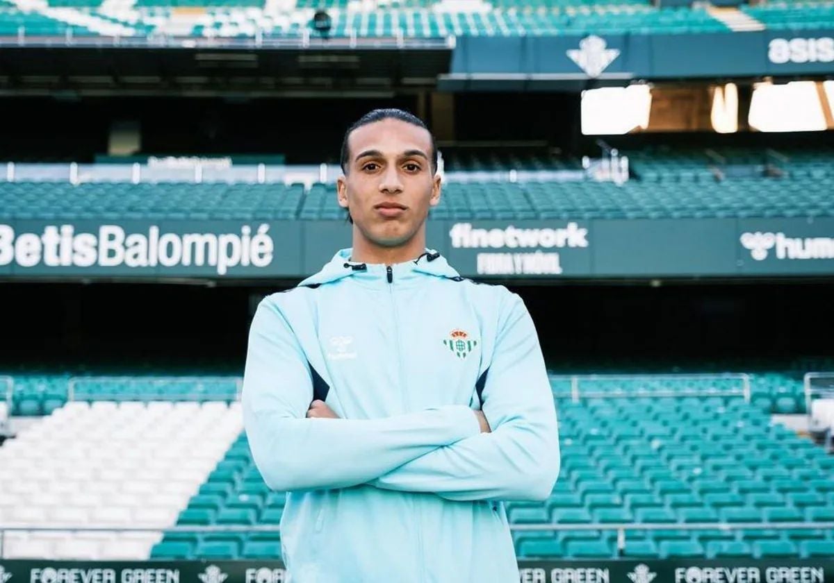 Yanis, en el estadio Benito Villamarín