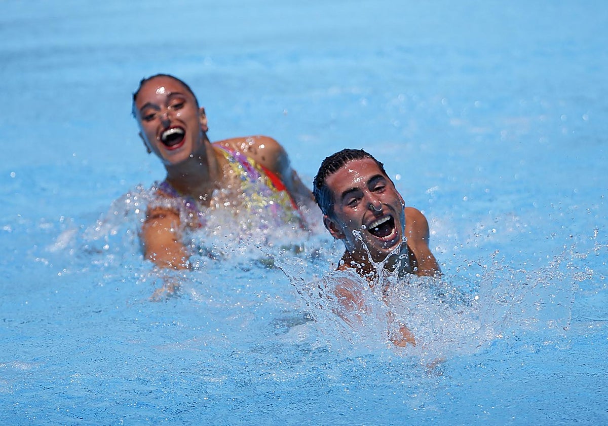 Dennis González y Mireia Hernández durante la rutina que les valió el oro