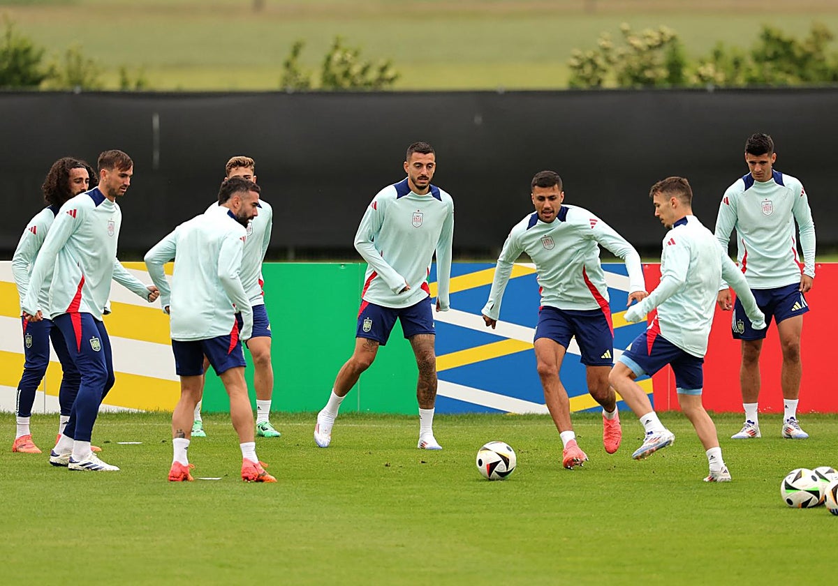 La selección española, durante el entrenamiento de ayer previo al debut frente a Croacia