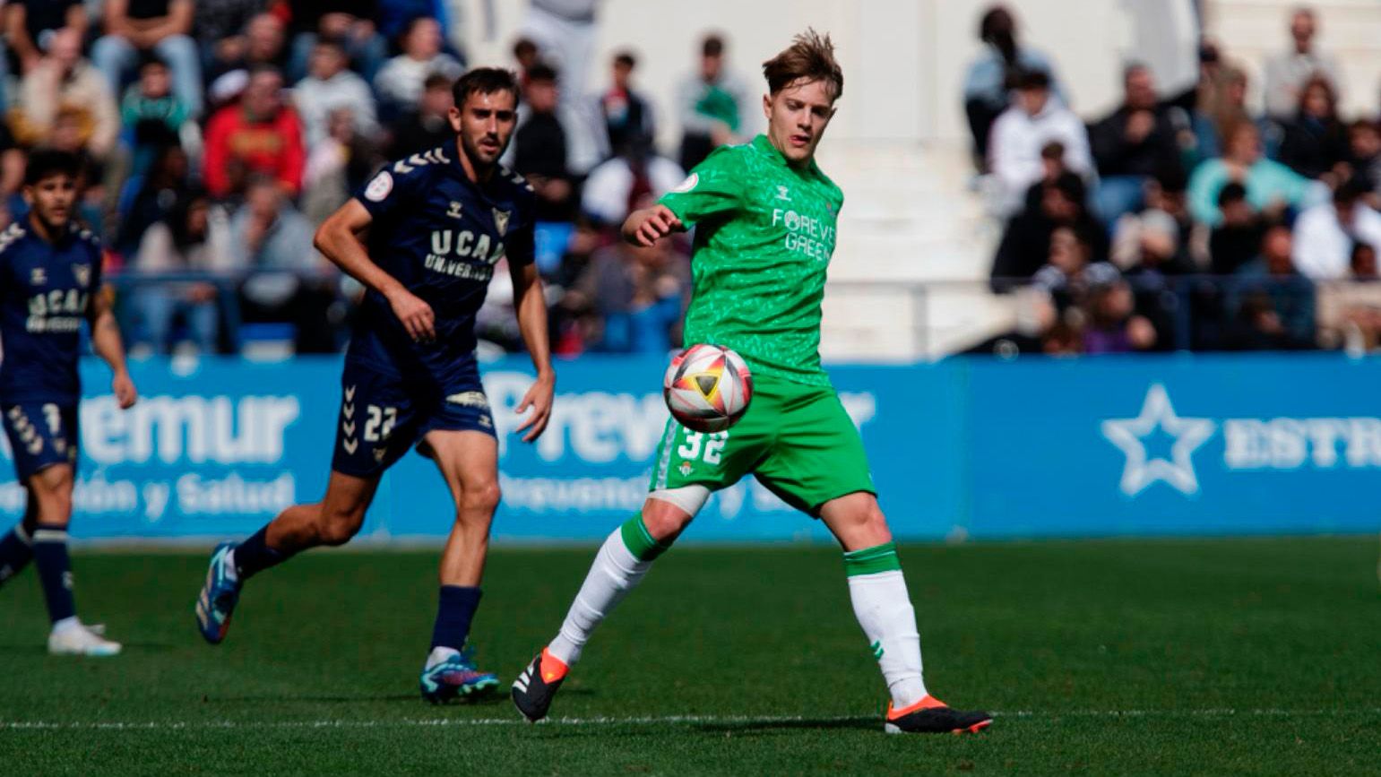 Jesús Rodríguez controla un balón durante un encuentro del Betis Deportivo
