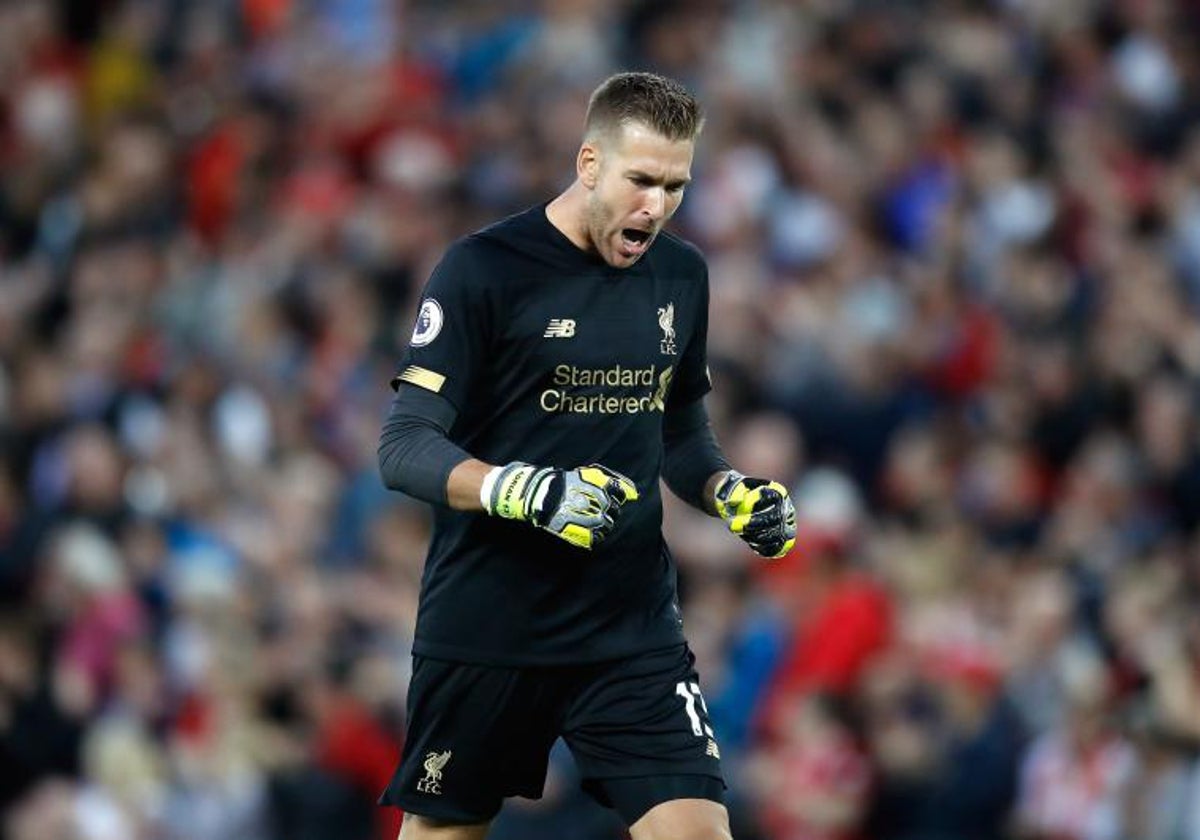 Adrián, en un partido con el Liverpool