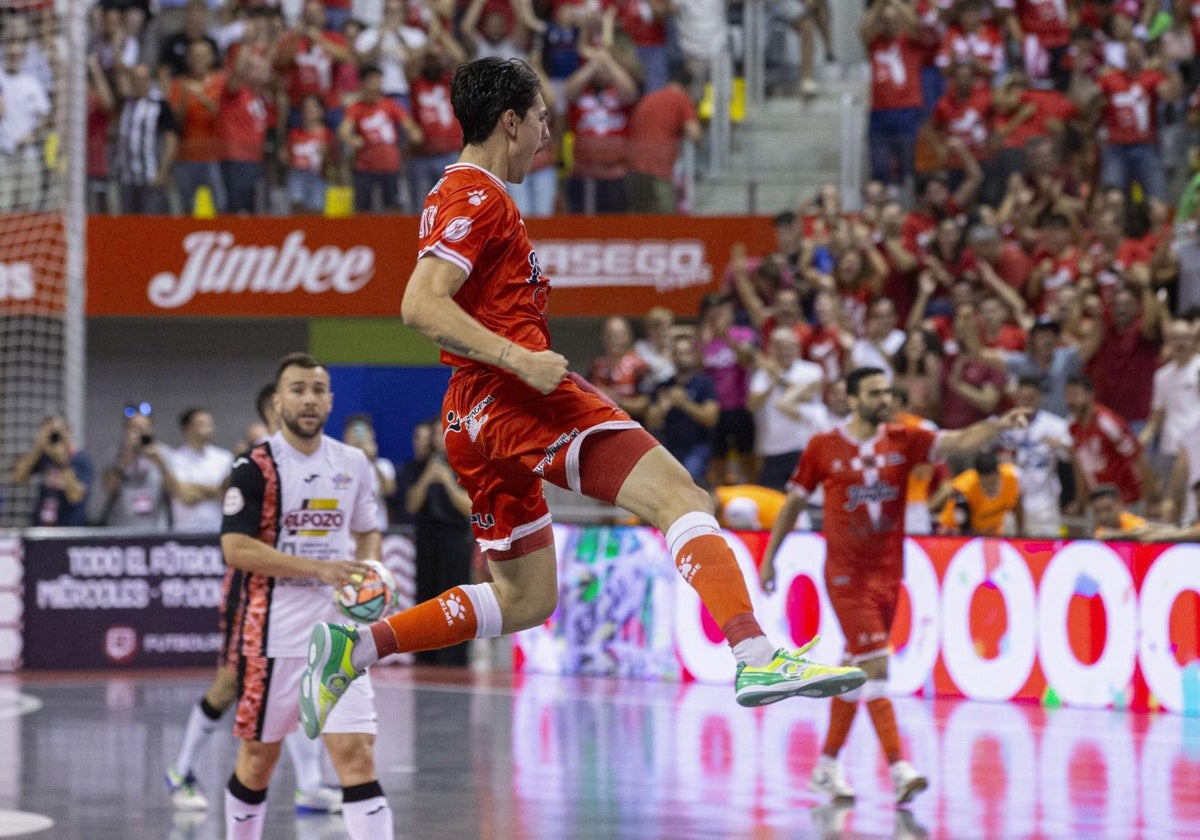 Mota celebra su gol ante ElPozo