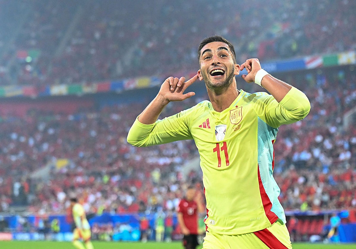 Ferran Torres celebra el gol de la victoria de España