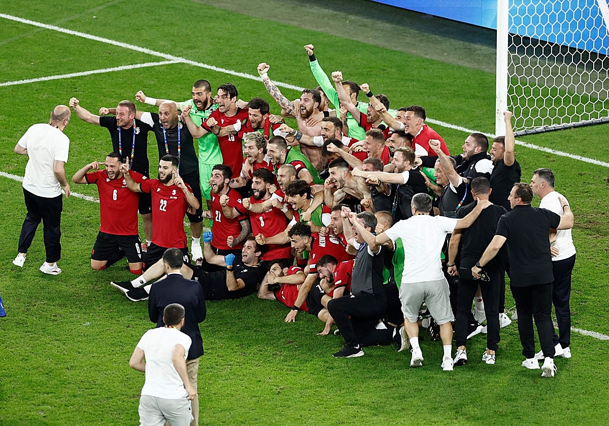 Los jugadores de Georgia celebran el pase a octavos