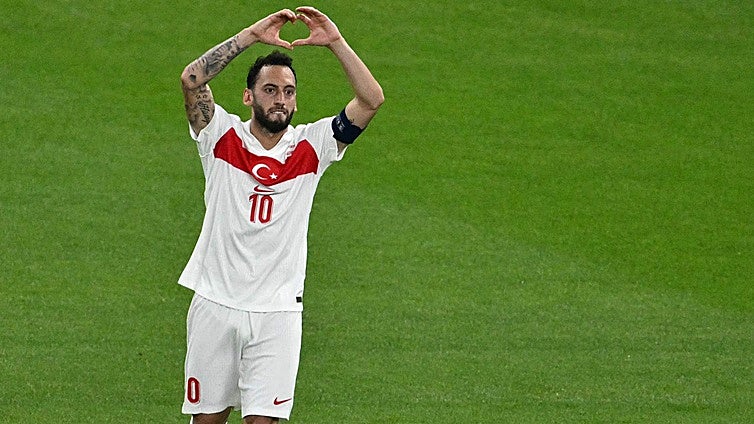 Turquía somete a los checos y se jugará el pase a cuartos ante Austria