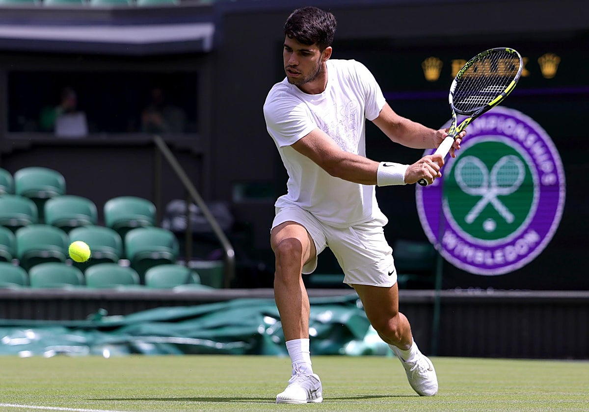 Carlos Alcaraz, durante un entrenamiento en Wimbledon