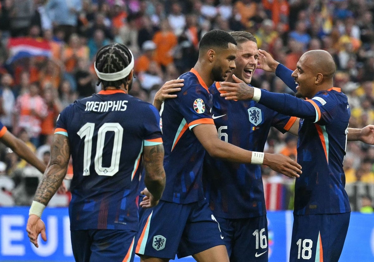 Los jugadores neerlandeses celebran el pase a los cuartos de final