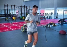 Suso acorta sus vacaciones para recuperar su sitio en el Sevilla