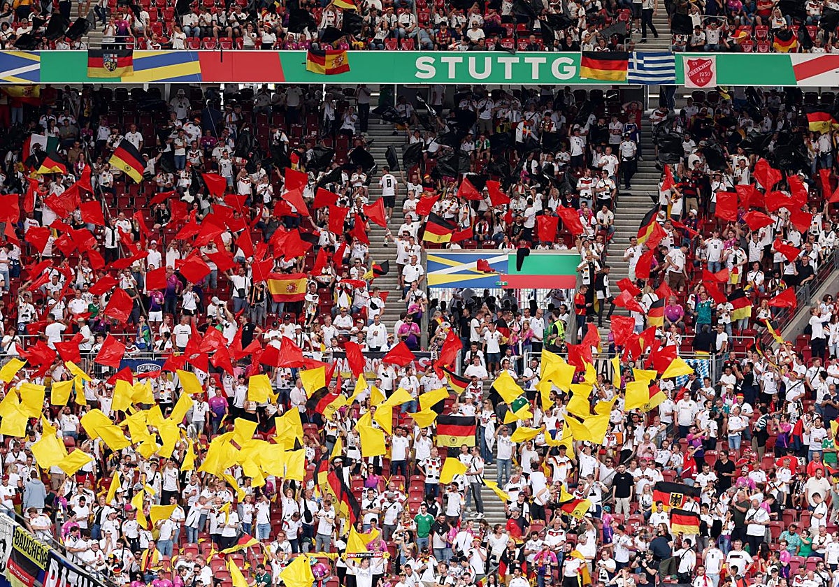 Ambiente en el Stuttgart Arena antes del partido