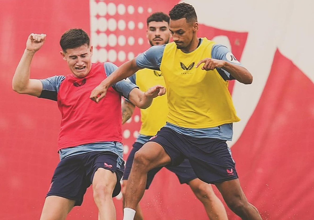 Djibril Sow, en el primer entrenamiento del Sevilla en la pretemporada 24-25