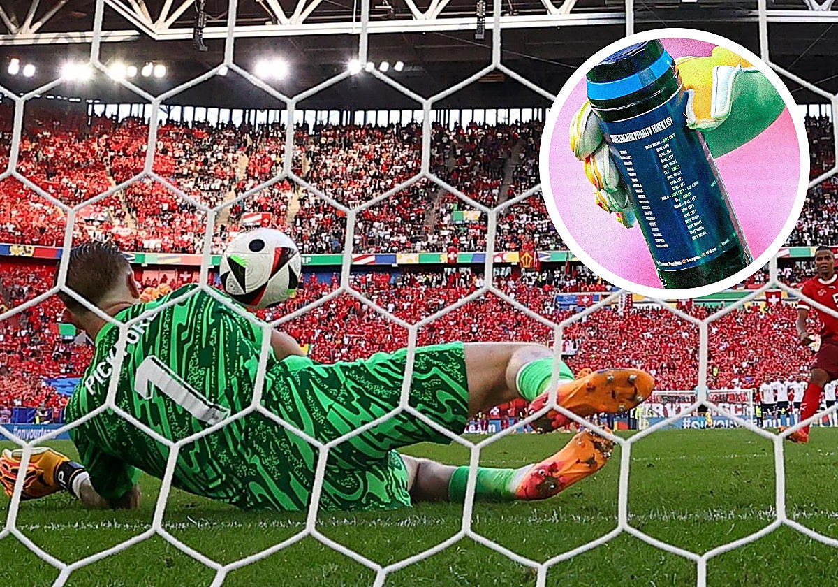 Pickford detiene el penalti a Akanji. Arriba, la chuleta sobre las lanzadores que tenía el portero inglés en su botella