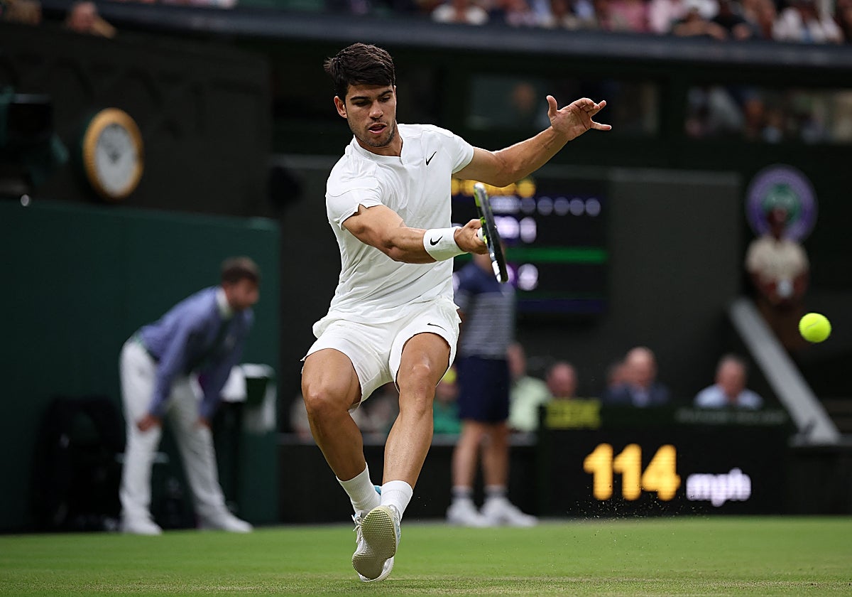 Carlos Alcaraz, durante su partido de Wimbledon