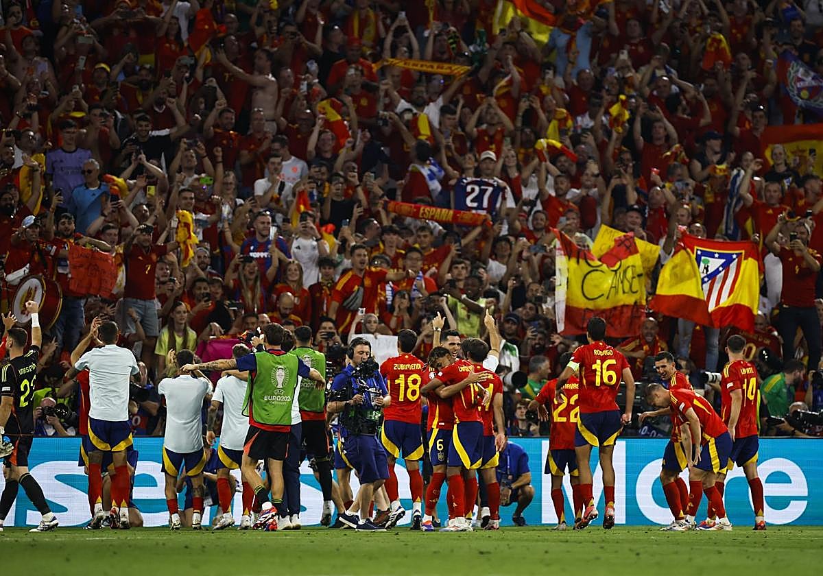 Los jugadores de la selección celebran su victoria ante Francia