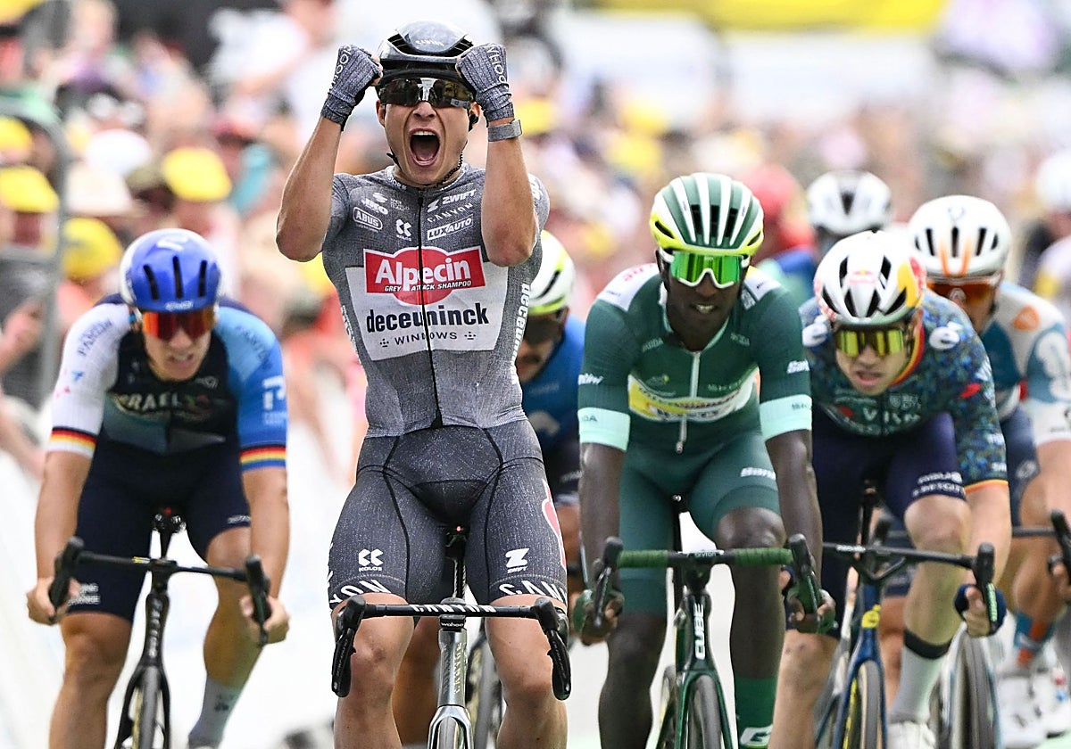 Philipsen celebra su victoria en la décima etapa del Tour