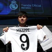 Fiebre por la camiseta de Mbappé en las tiendas del Madrid; más de un mes de espera por internet