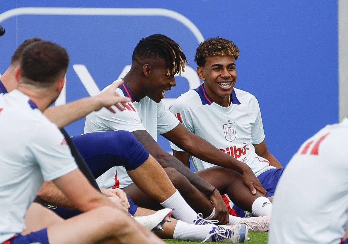 Nico Williams y Lamine Yamal, en el entrenamiento de este jueves