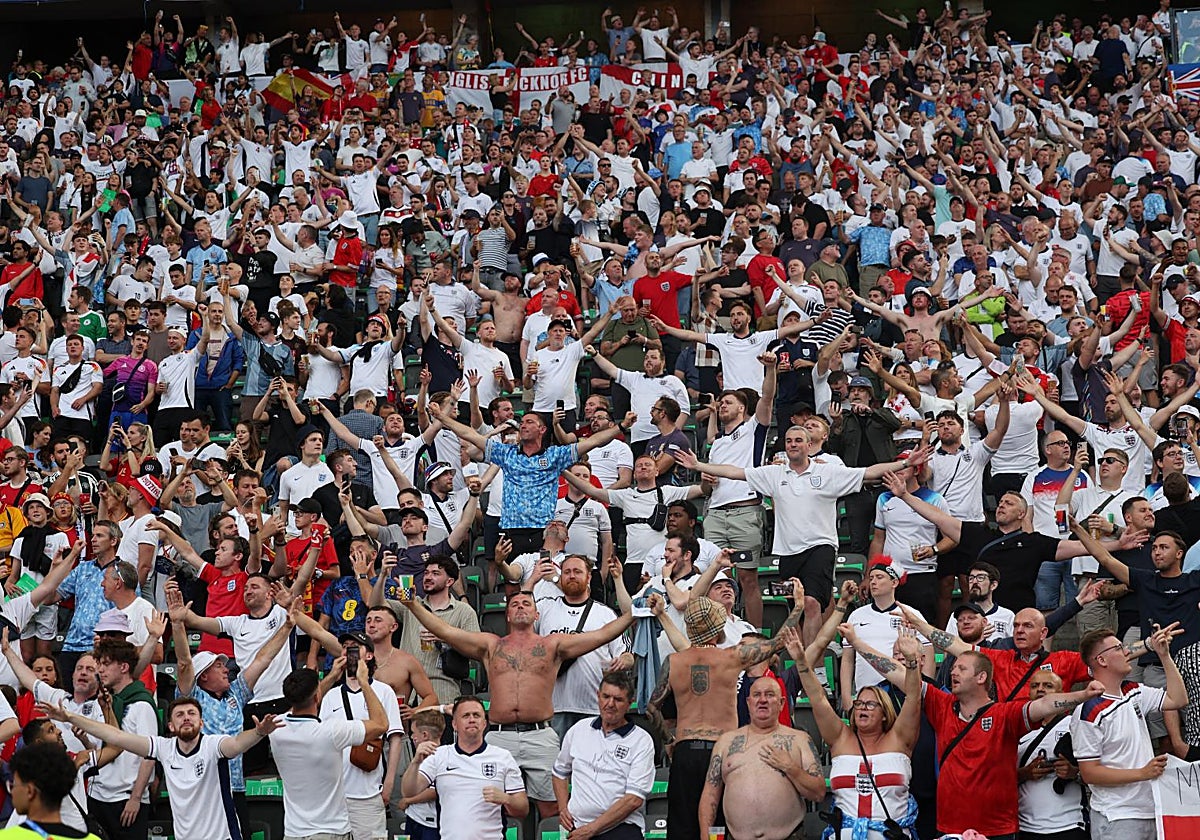 Aficionados ingleses durante la final de la Eurocopa entre España e Inglaterra
