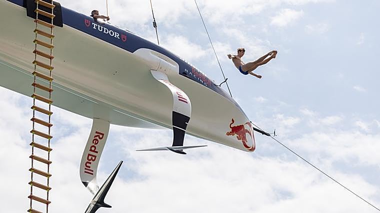 Los aficionados vivieron una jornada memorable en la apertura de la base del Alinghi Red Bull Racing suizo