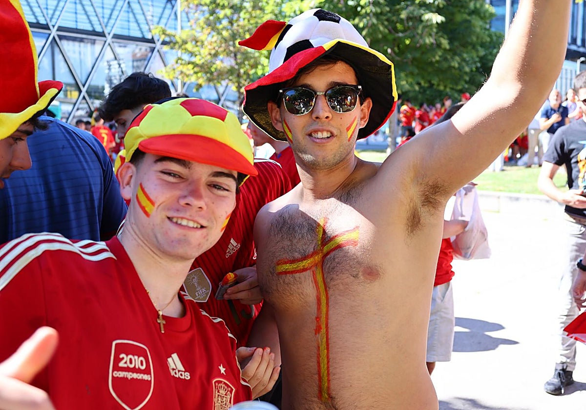 Aficionados españoles antes de la final de la Eurocopa