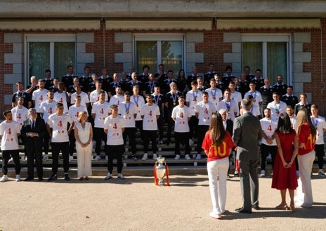 Imagen secundaria 1 - Cibeles, epicentro de la fiesta de todo un país