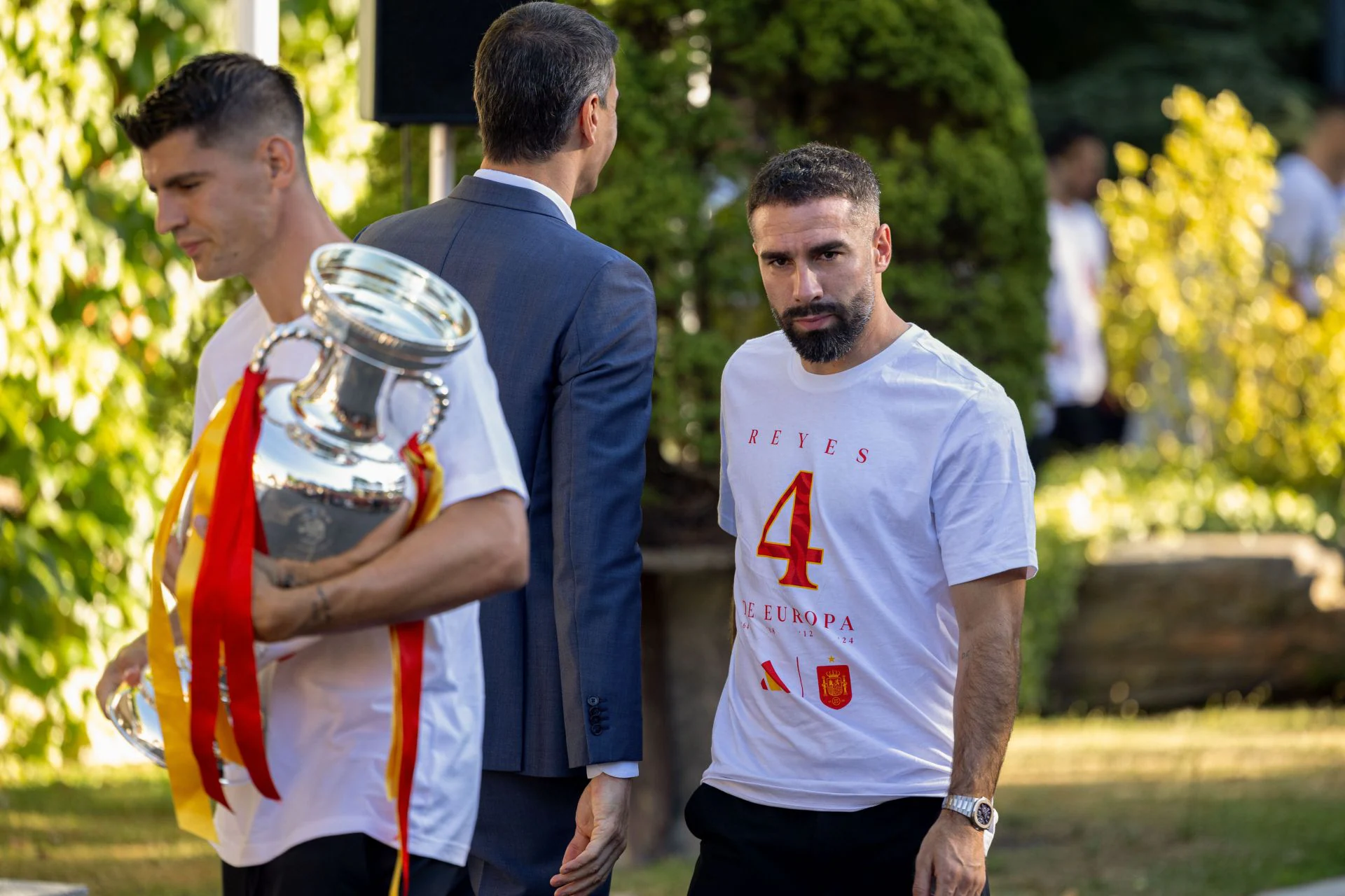 Carvajal se cruza con Pedro Sánchez en la visita de la Selección a la Moncloa