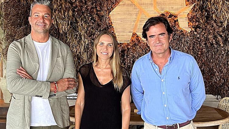 Hector Del Barrio, CEO Forty Gestion; Núria Sánchez Nomdedeu, directora TabarcaVela y Miguel López Barbero, presidente del RCR Alicante