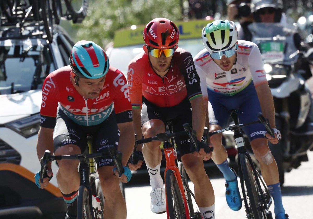 Campenaerts (i) se impone en la llegada a Barcelonnette a Kwiatkowski (c) y Vercher (d)