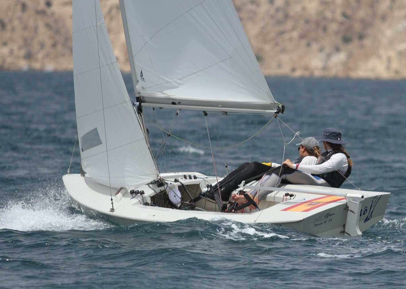 Sara Franceschi, Laia Gracia, Alicia Cebrián y Julia Marfil, líderes del Campeonato de Europa de Snipe