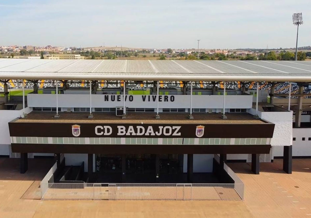 El CD Badajoz se suma a Toledo y Manchego y recurre la concesión al  Móstoles de la plaza vacante en Segunda RFEF