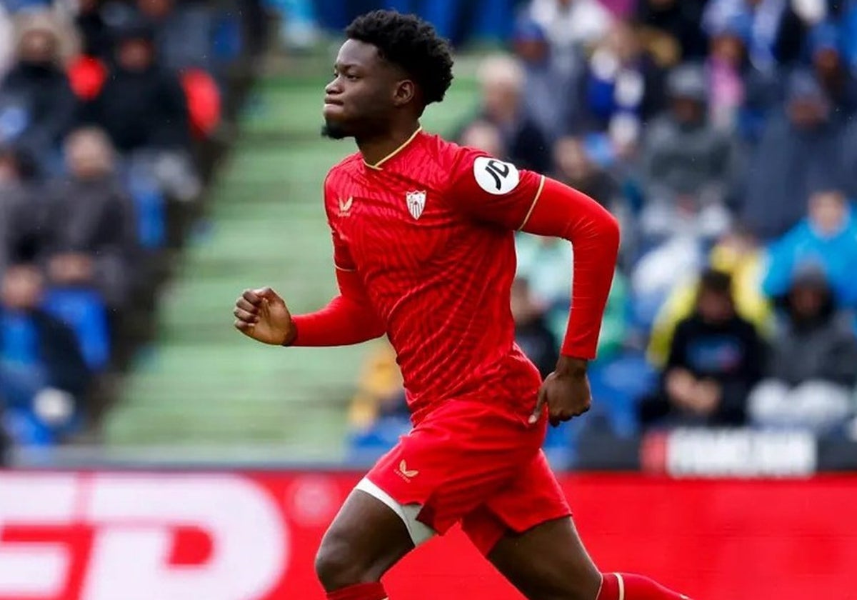 Lucien Agoumé, en un partido con el Sevilla FC