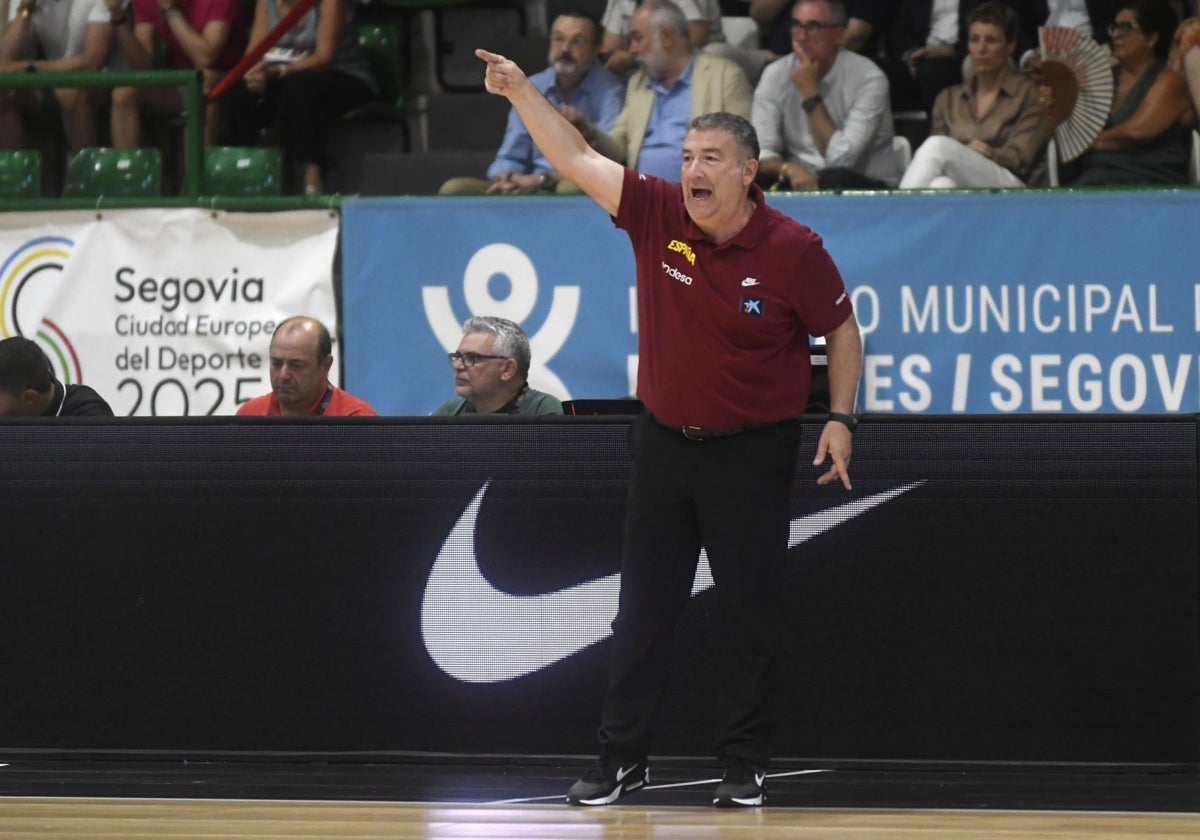 Miguel Méndez, seleccionador español de baloncesto femenino