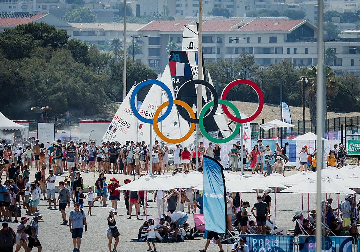 La base de la vela con el aplazamiento en tierra