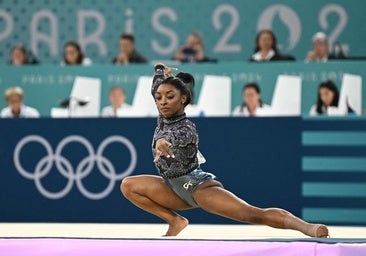 Simone Biles está aquí, recital en su regreso