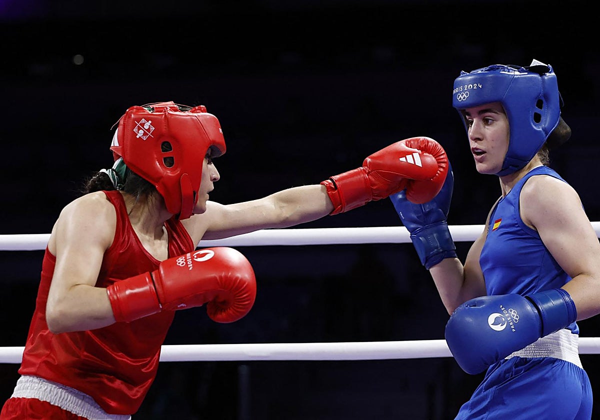 Laura Fuertes (d), durante su combate frente a la mexicana Fátima Herrera